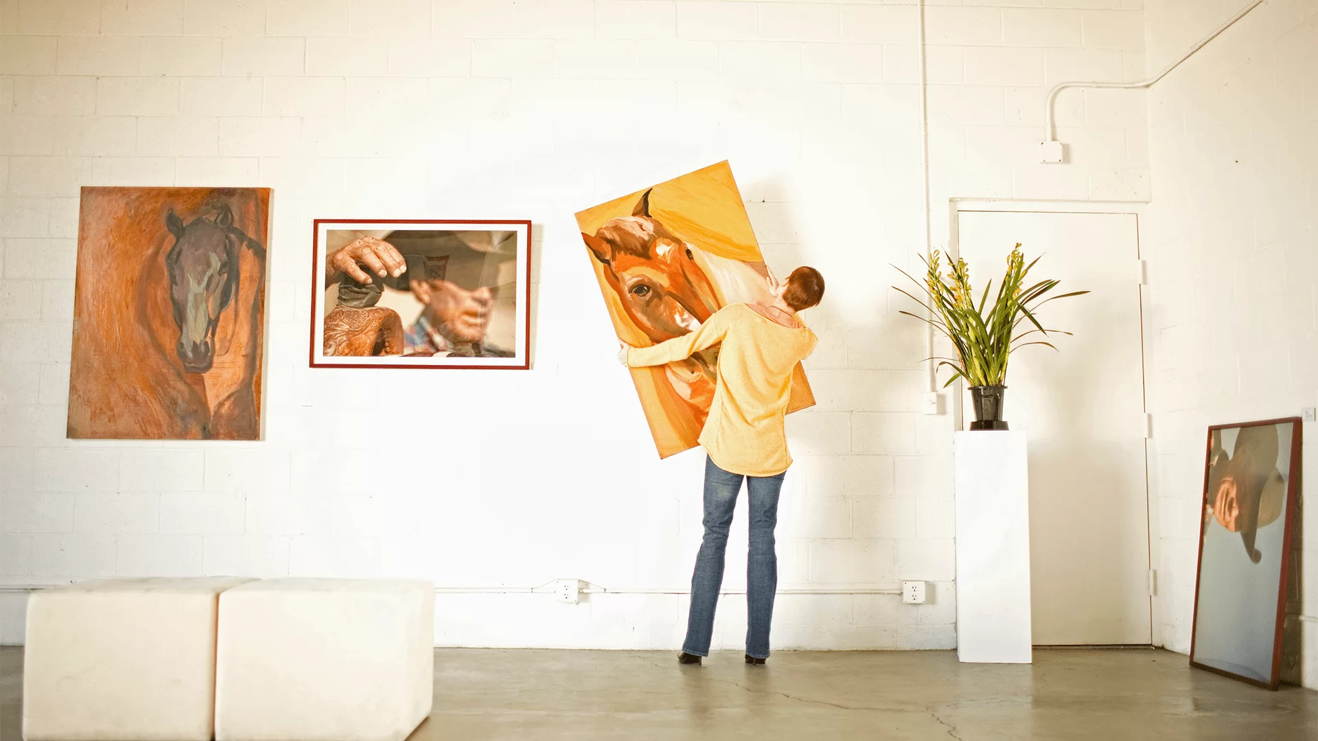 Tablo Asma Rehberi: Sanat Eserlerinizi Duvarınıza Doğru Şekilde Nasıl Yerleştirmelisiniz?